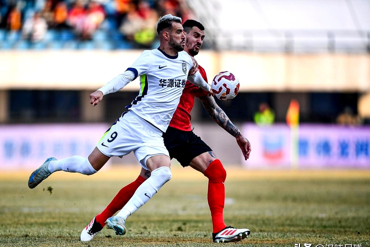 开云体育-武汉三镇迎意大利杯关键赛；赛前再遭质疑；质疑声仍在；临场指挥获称赞的简单介绍-开云体育